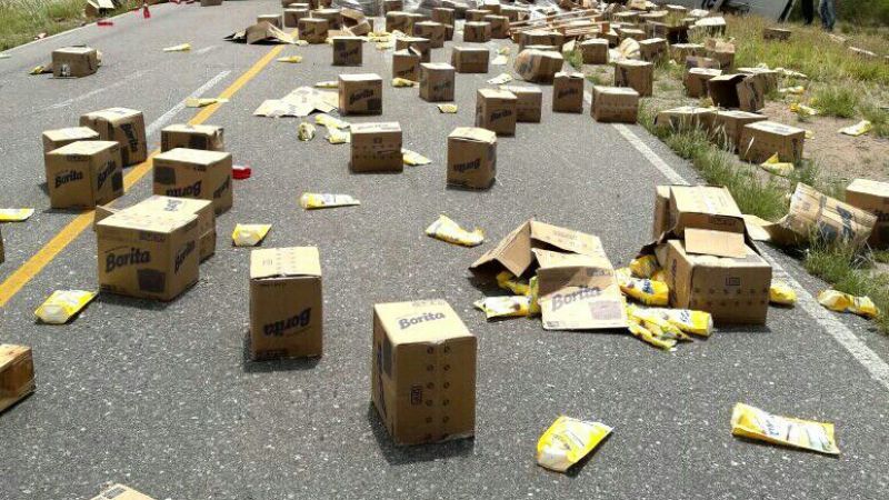 Camión volcó en la ruta 20