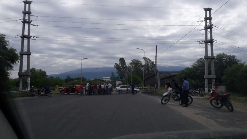 Municipales continúan con piquetes a la espera de la liberación de Escalante