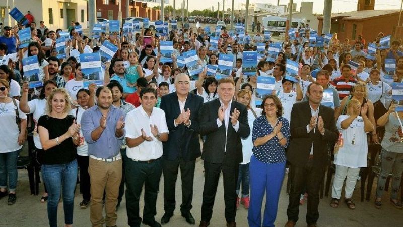 Entregan  66 viviendas en Valle Viejo