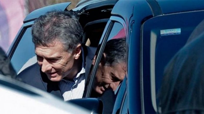 Agredieron el auto en el que viajaba Macri