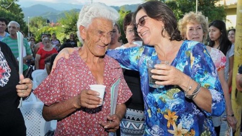 La Gobernadora entregó escrituras en Capayán