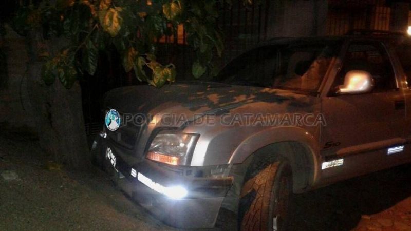 Chocó contra las rejas de una casa