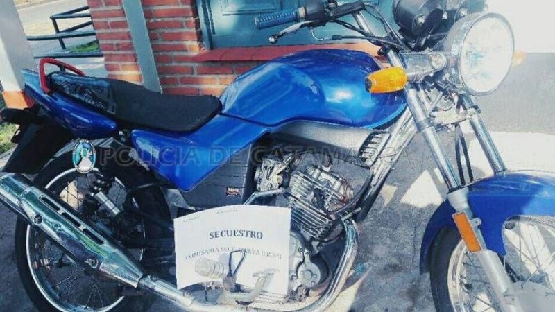 Aprehenden a un joven y secuestran una moto