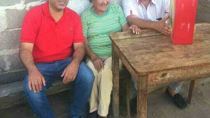 Herrera entregó cajas navideñas en el interior