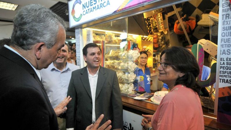 Lucía inauguró el primer punto de venta de emprendedores catamarqueños