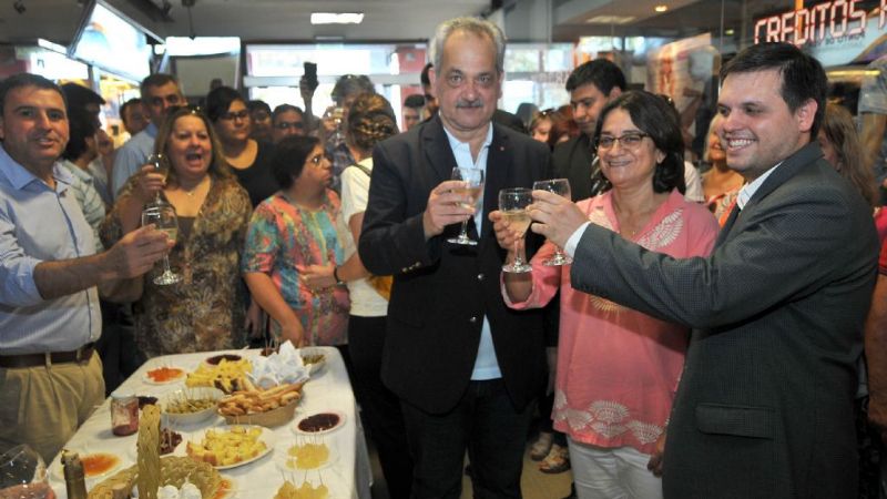 Lucía inauguró el primer punto de venta de emprendedores catamarqueños