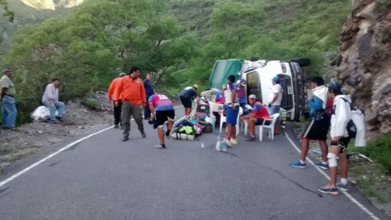 Ocho heridos en el vuelco del camión