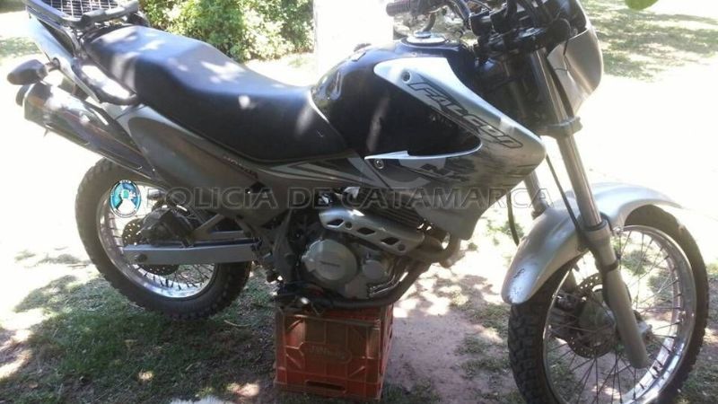 Se accidentó en una moto robada y quedó aprehendido