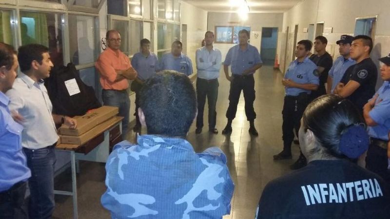 Entregaron armas, balas y chalecos a grupos especiales de Andalgalá y Pomán