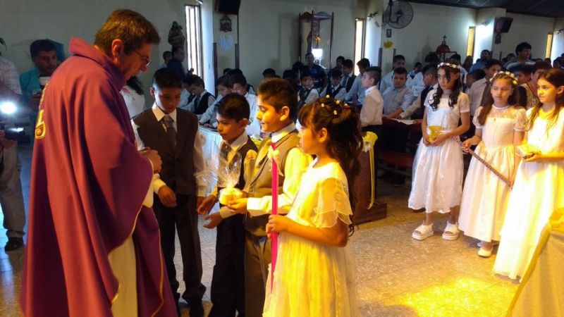 Unos 80 niños de la zona norte recibieron la Primera Comunión