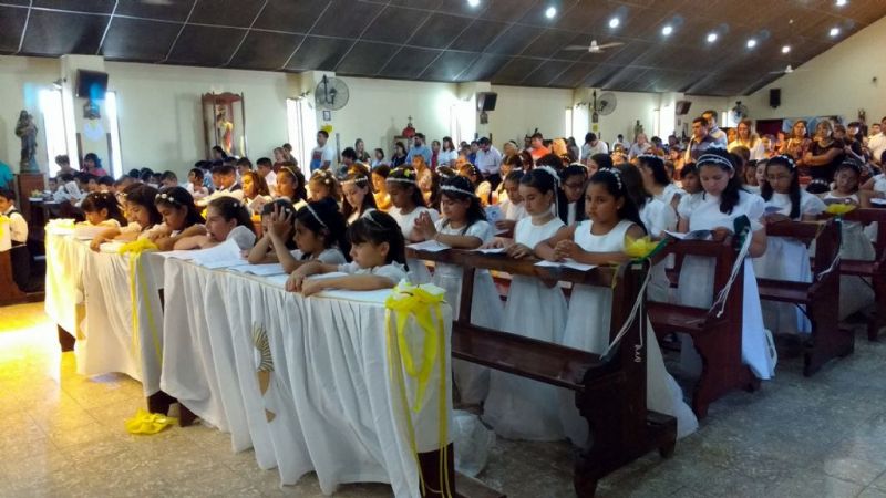 Unos 80 niños de la zona norte recibieron la Primera Comunión