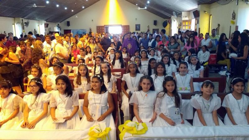 Unos 80 niños de la zona norte recibieron la Primera Comunión