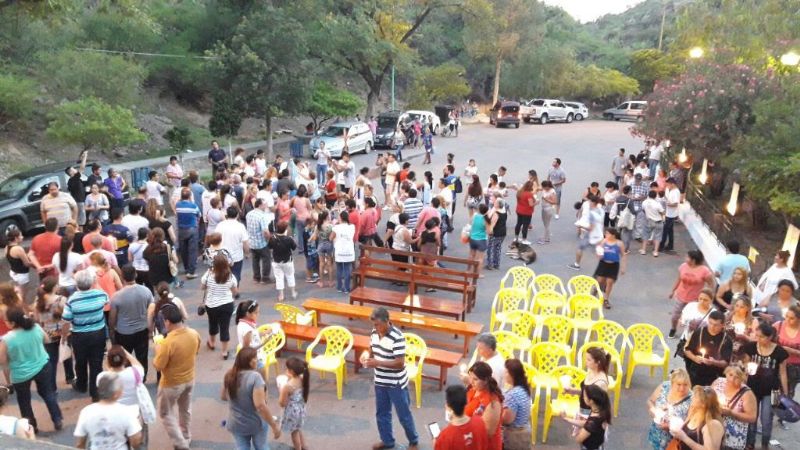 Misa y procesión de antorchas en la Gruta