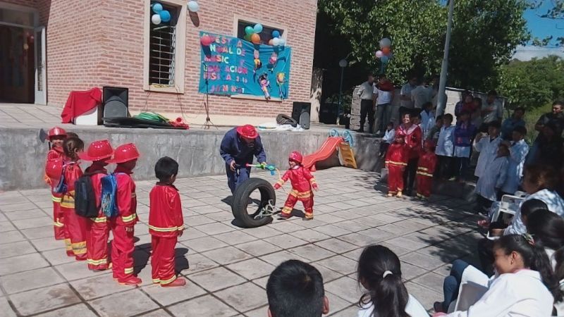 Bomberos Voluntarios de El Rodeo recorrieron escuelas en Ambato