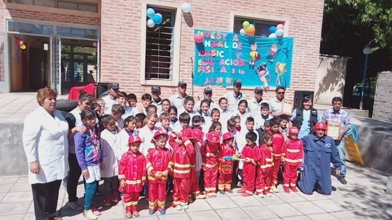 Bomberos Voluntarios de El Rodeo recorrieron escuelas en Ambato