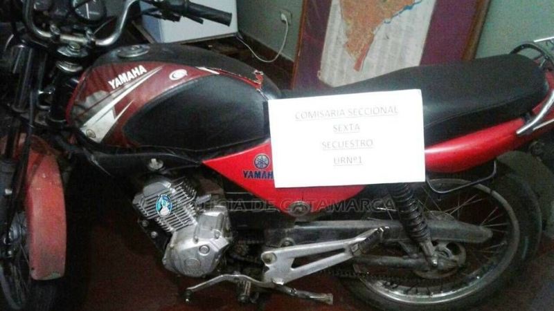 Aprehenden a un joven y secuestran una motocicleta robada