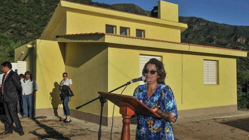 "Entregarles sus viviendas cerca de las fiestas es doblemente grato"