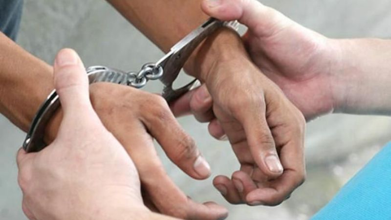 Aprehenden a un joven por golpear a su madre