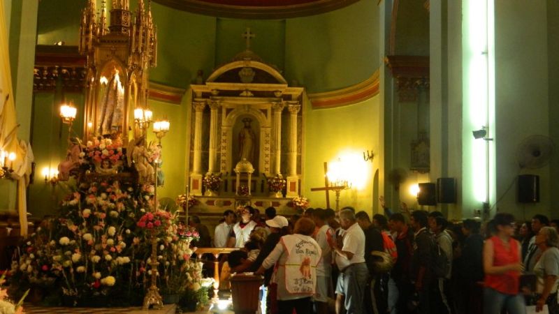 “Venimos a poner a los pies de la Virgen nuestras vidas, nuestras alegrías y esperanzas”
