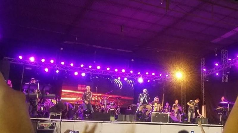 Tres arrestados sin documentación y cinco aprehendidos por disturbios