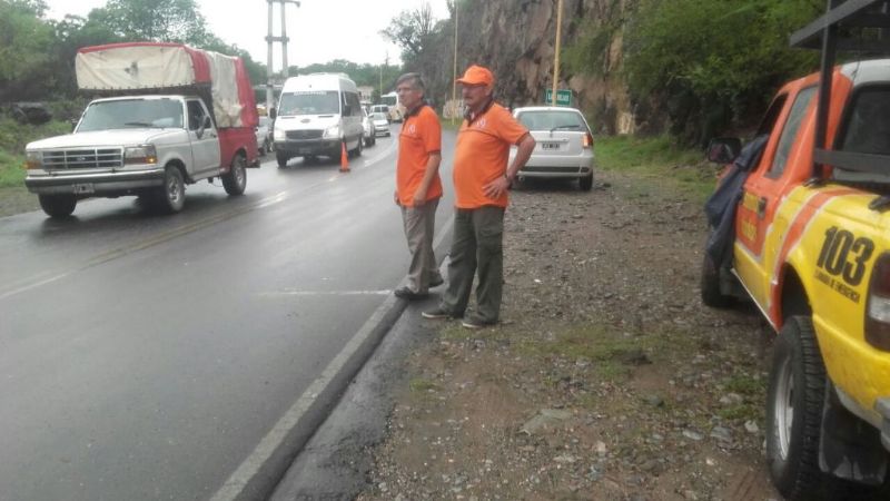 Cortan ruta camino a El Rodeo por un derrumbe