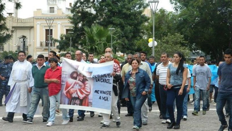 Una multitud caminó junto a la Virgen Morenita