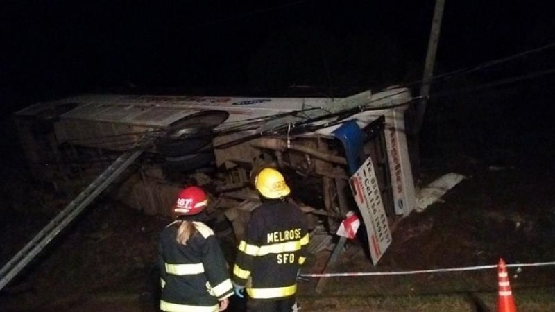 Volcó un colectivo con estudiantes en Carlos Paz: 21 heridos