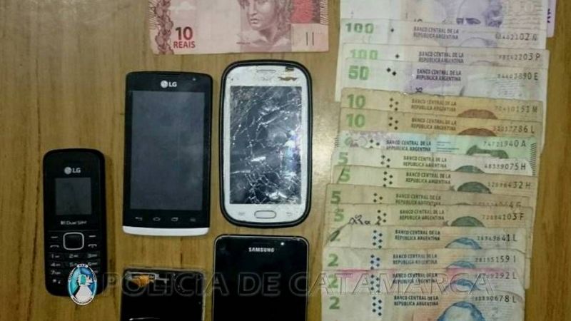 Aprehendieron a una ladrona con dinero y cinco celulares