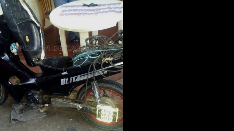 Arrestan a dos sujetos y secuestran droga y dinero en efectivo en Ambato