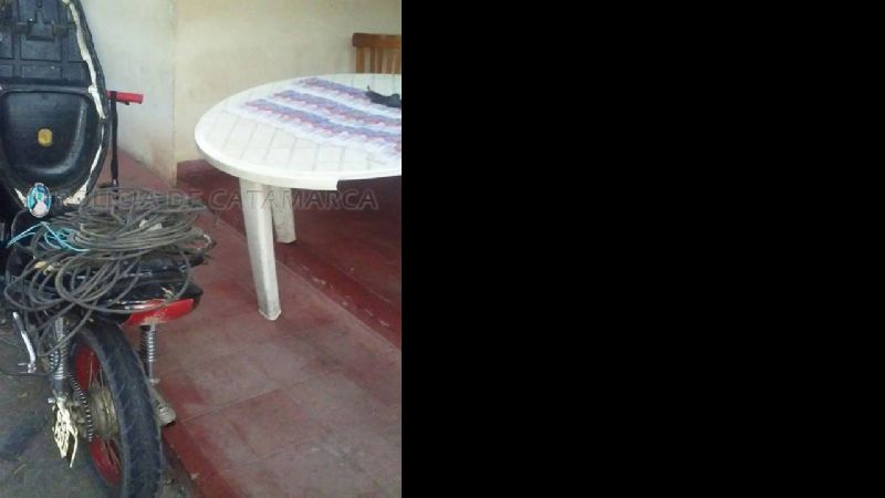 Arrestan a dos sujetos y secuestran droga y dinero en efectivo en Ambato