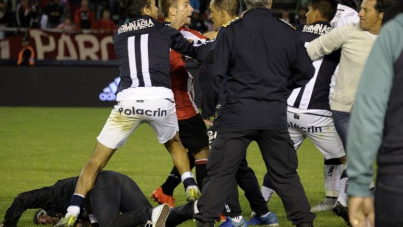 Escandaloso final con incidentes entre Estudiantes y  Gimnasia