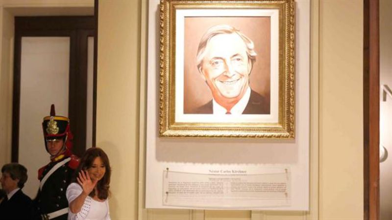 Macri descolgó los cuadros de Kirchner y de Chávez