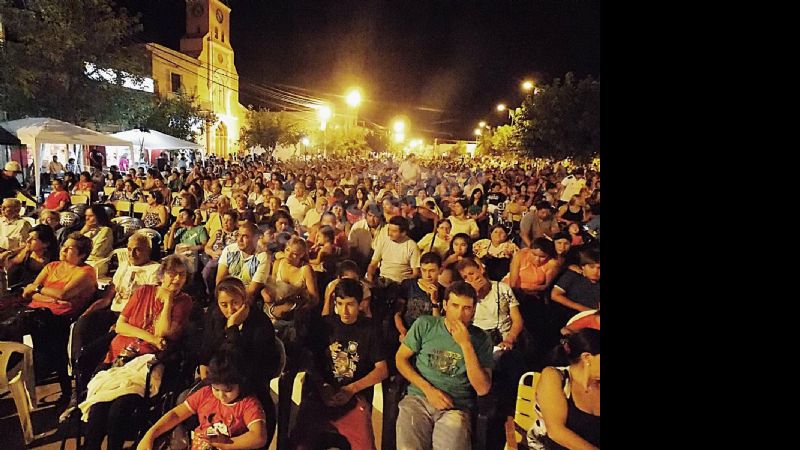 Primera gran noche del festival de la Vendimia en Tinogasta