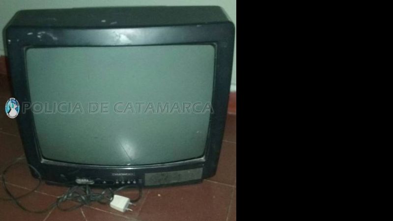 Secuestran un TV que abandonaron en una plazoleta