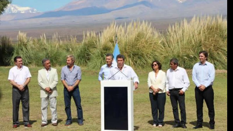Hay aprobaciones y rechazos a la medida de Macri