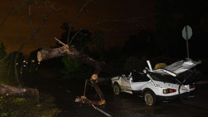 Una fuerte tormenta causó tres muertos y caos en Córdoba