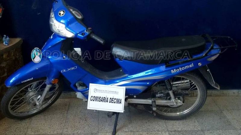 Aprehenden a dos sujetos y secuestran una moto requerida por la Justicia