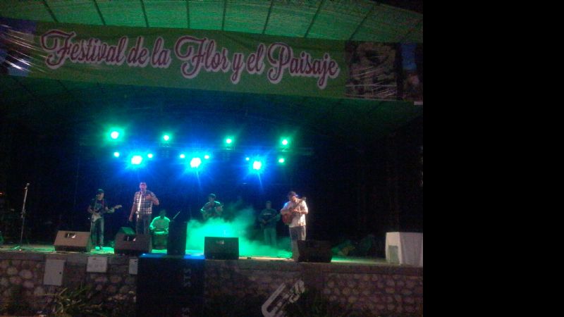 Festival de Apoyaco con alegría chayera