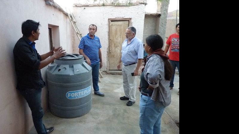 Ayudan a familias de Hualfin afectadas por la caída de granizo