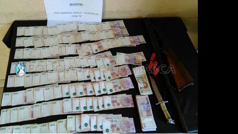 Secuestran armas y dinero en control vehicular