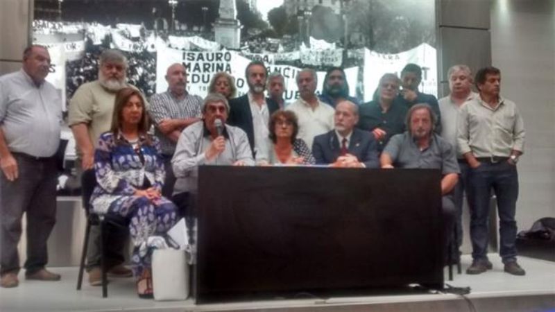 Los docentes amenazan con no comenzar las clases y culpan al Gobierno