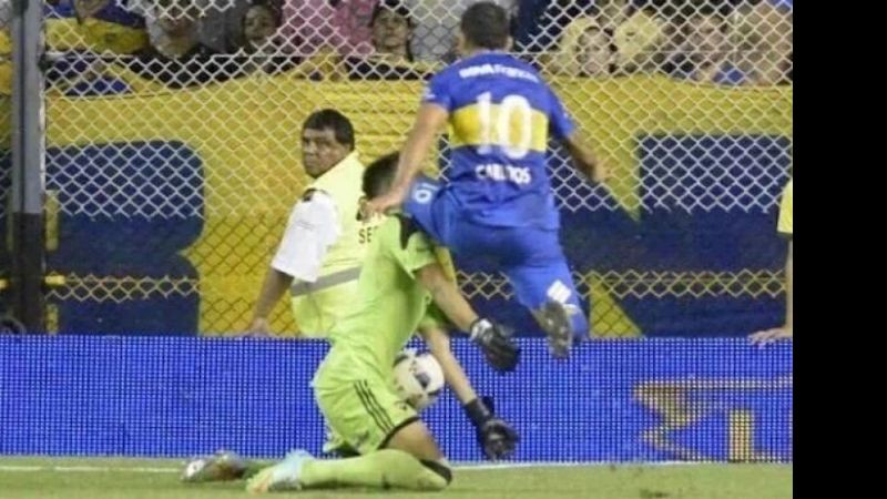 ¿Imprudencia o mala suerte? de Tevez con sus rivales