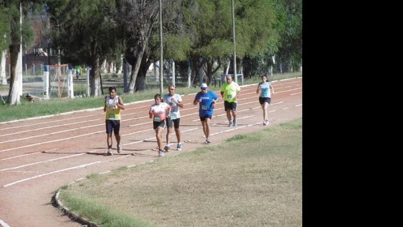 Exitoso “Buscando huellas de talentos” en pista y campo