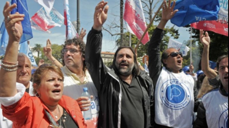 En Buenos Aires, docentes pasan a un cuarto intermedio