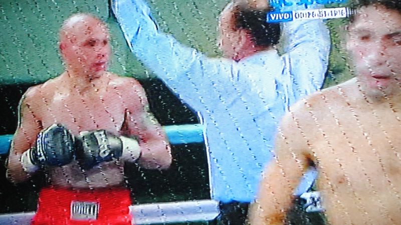 Lucas Báez cayó por nocaut técnico ante “el Lumbriz” Luques Castillo