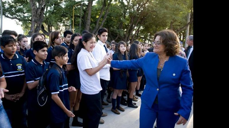 En la apertura del Ciclo Lectivo, Lucía inauguró un imponente edificio escolar