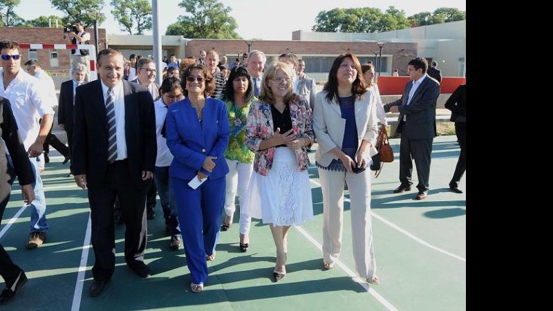 En la apertura del Ciclo Lectivo, Lucía inauguró un imponente edificio escolar