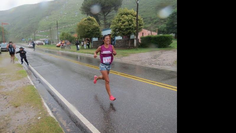 Micael Aragón y Verónica Leiva ganaron a distancia larga en Aconquija