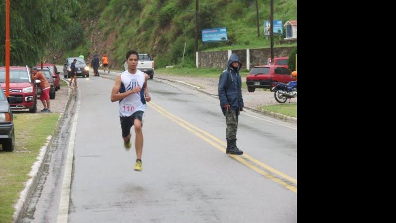 Micael Aragón y Verónica Leiva ganaron a distancia larga en Aconquija