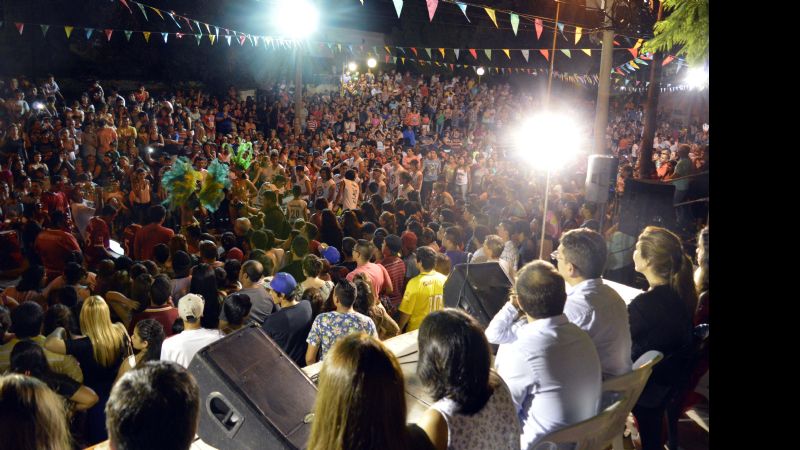 Exitosa y colorida primera noche de los carnavales en FME